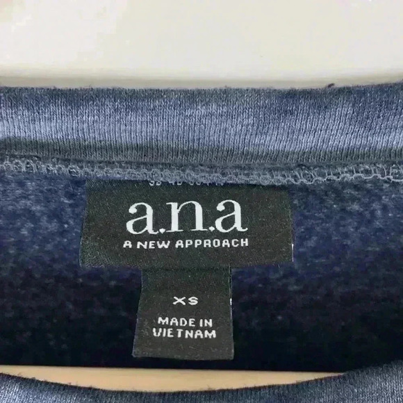 🆕NWT A.n.a Long Sleeve Tee With Laced Detail XS - Picture 5 of 7